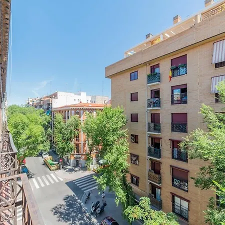 Amazinn Stay Madrid Reina Sofia-3